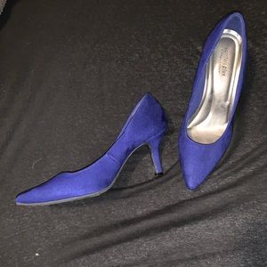 Cobalt pointed toe heel